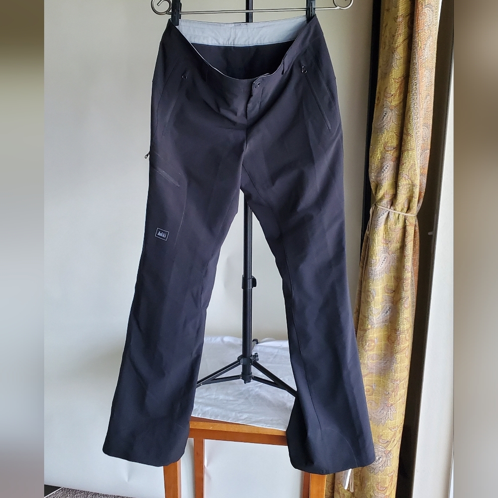 REI Black hiking pants, size 6.
